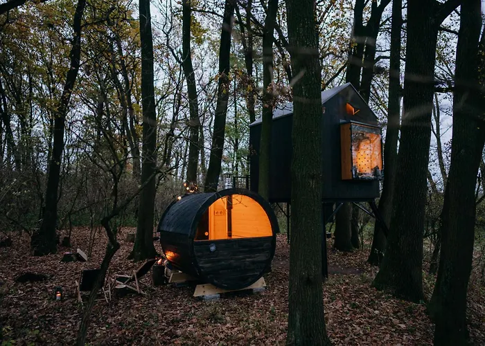 Keepcalm Treehouse Far From The Civilization Lodge Smidary