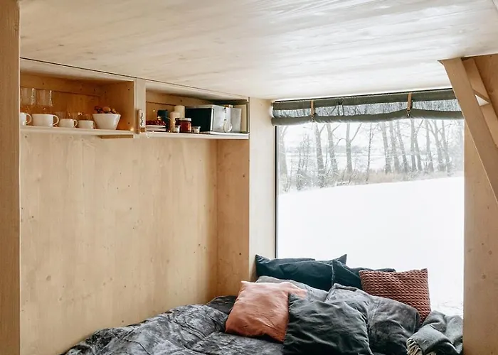 Keepcalm Treehouse Far From The Civilization Smidary