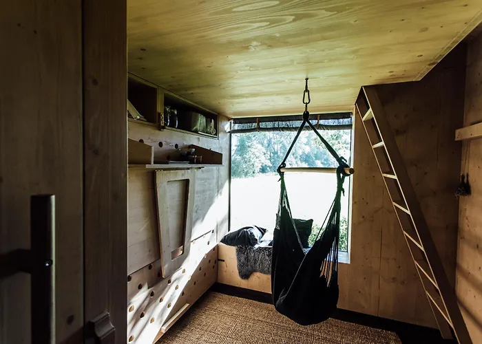 Keepcalm Treehouse Far From The Civilization Lodge